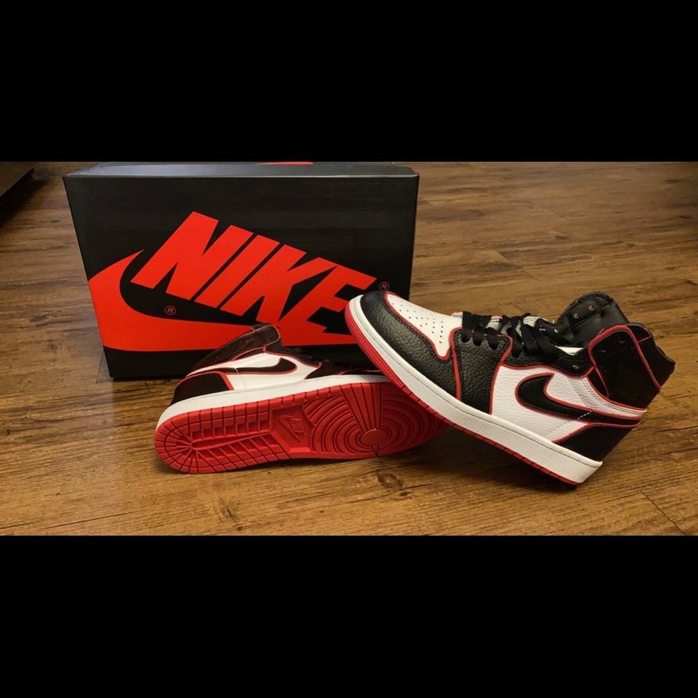 AIR JORDAN 1 RETRO HIGH OG 'BLOODLINE'
